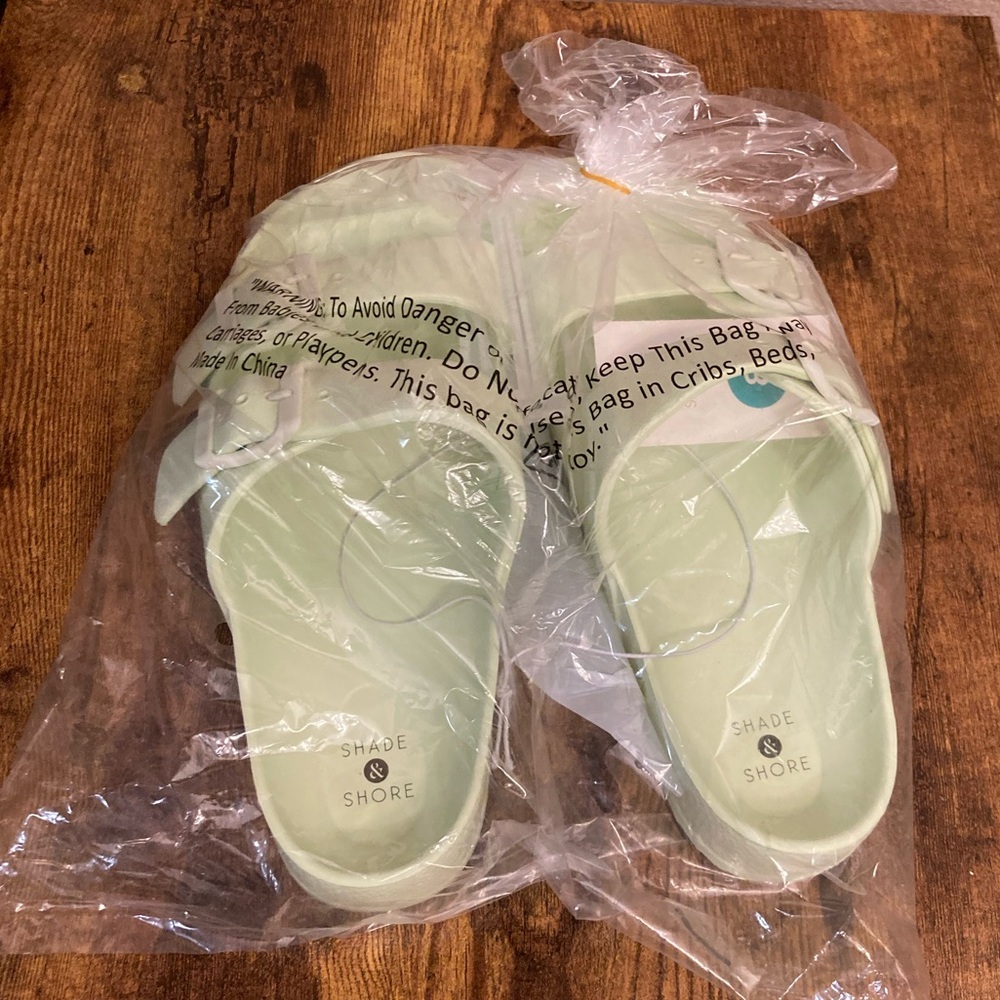 Shade & Shore Women’s Light Green Neida 2 Band Slide Sandals 
Size 8 New - Picture 4 of 4